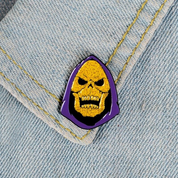 🎉 New Glitter Skeletor Skull Enamel Pin - Picture 5 of 7